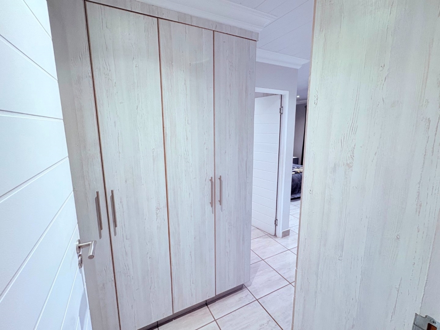 5 Bedroom Property for Sale in Reebok Western Cape